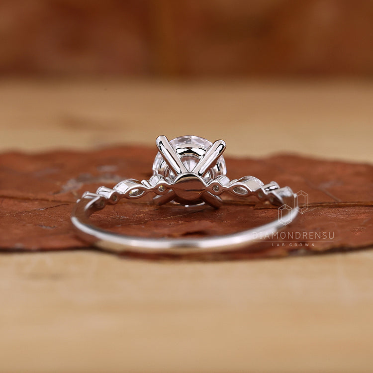 Claw prong ring showcasing a bold and modern design.
