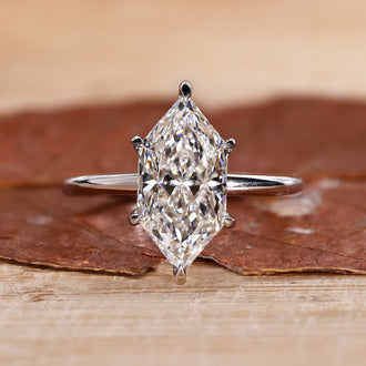 Dutch Marquise Ring featuring a stunning diamond centerpiece.