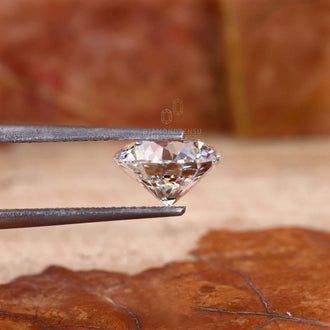 Lab grown round diamond is ideal for daily wear or special occasion gifts.