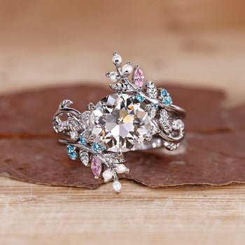 Nature inspired bridal set with round diamond ring.
