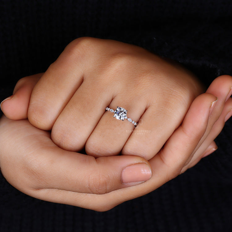 Elegant 4 prong setting ring for a sophisticated look.
