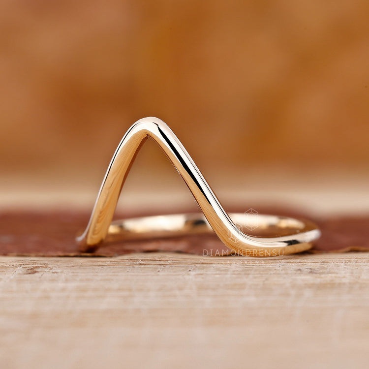 V-shaped wedding band crafted in yellow gold
