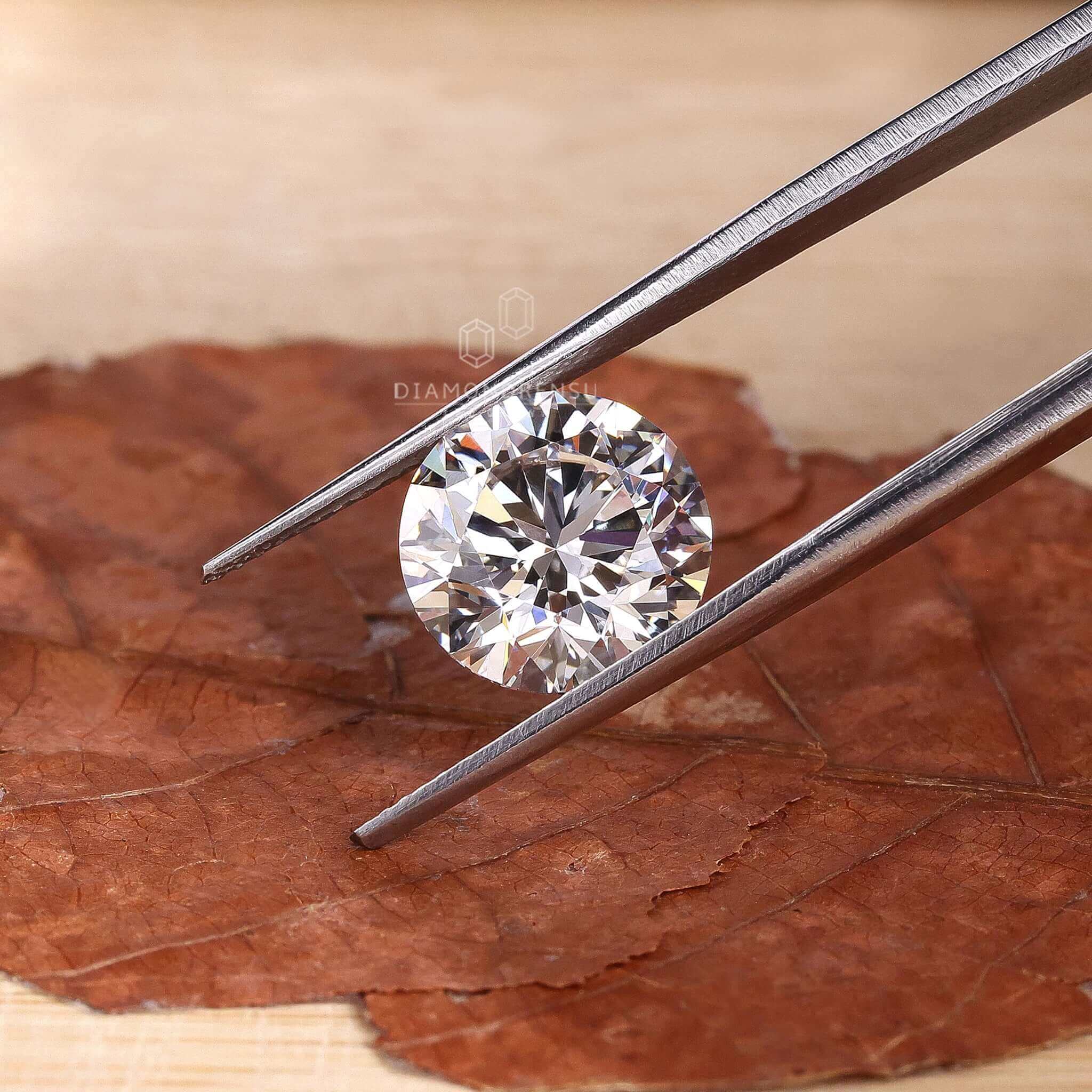 round cut lab grown diamond