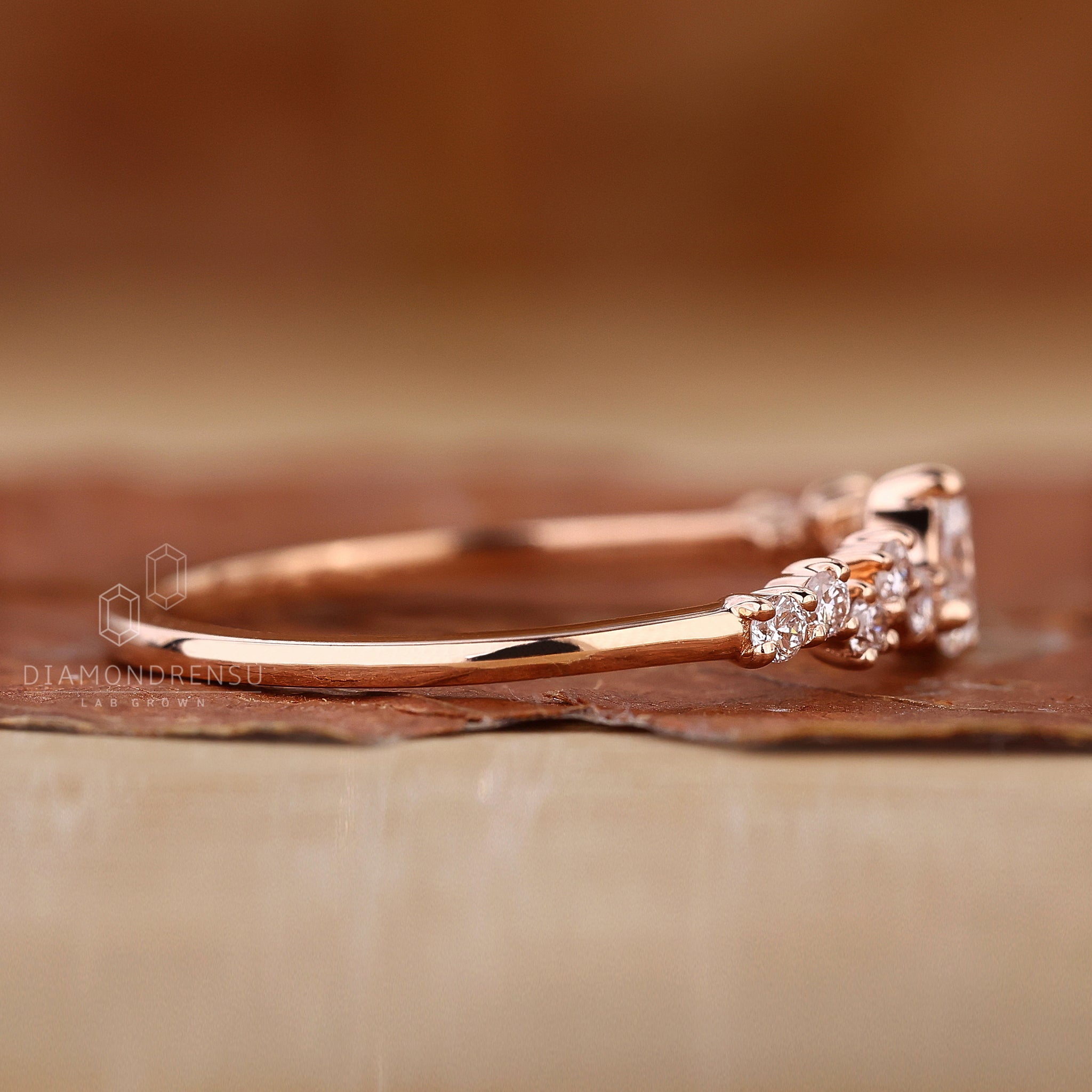 Oval engagement ring with a timeless setting.
