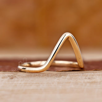 Custom wedding band with a chevron silhouette
