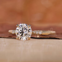 A sophisticated ring with a Tab Prongs Setting for added elegance.
