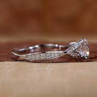 Diamondrensu engagement ring with round cut diamond and split shank, perfect as a nature-inspired ring