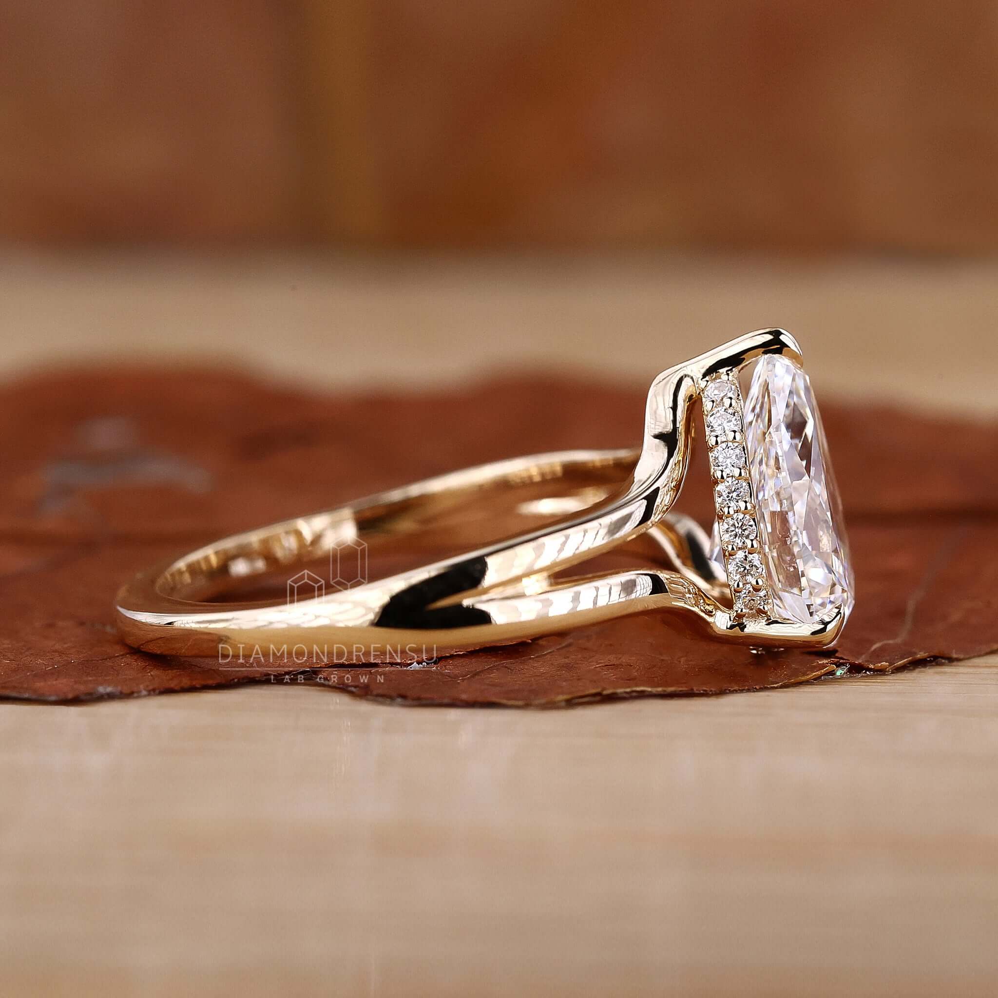 A unique Custom Engagement Ring designed by Diamondrensu.