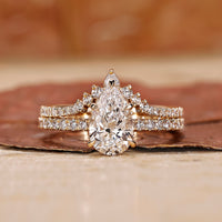 Pear Shaped Wedding Set featuring elegant diamond accents.
