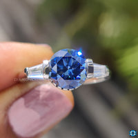Bar setting ring with a stunning moissanite center.