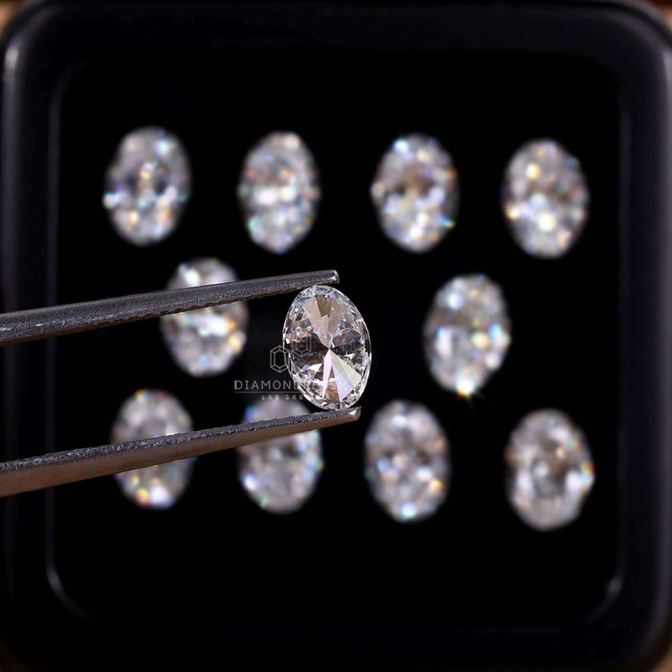 Lab grown diamonds loose offered in oval cut lab grown diamond format.

