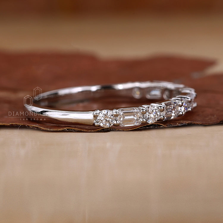 Wedding band for women designed for comfort and elegance.
