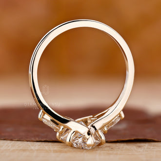 Claw Prongs setting for secure diamond placement in the ring.