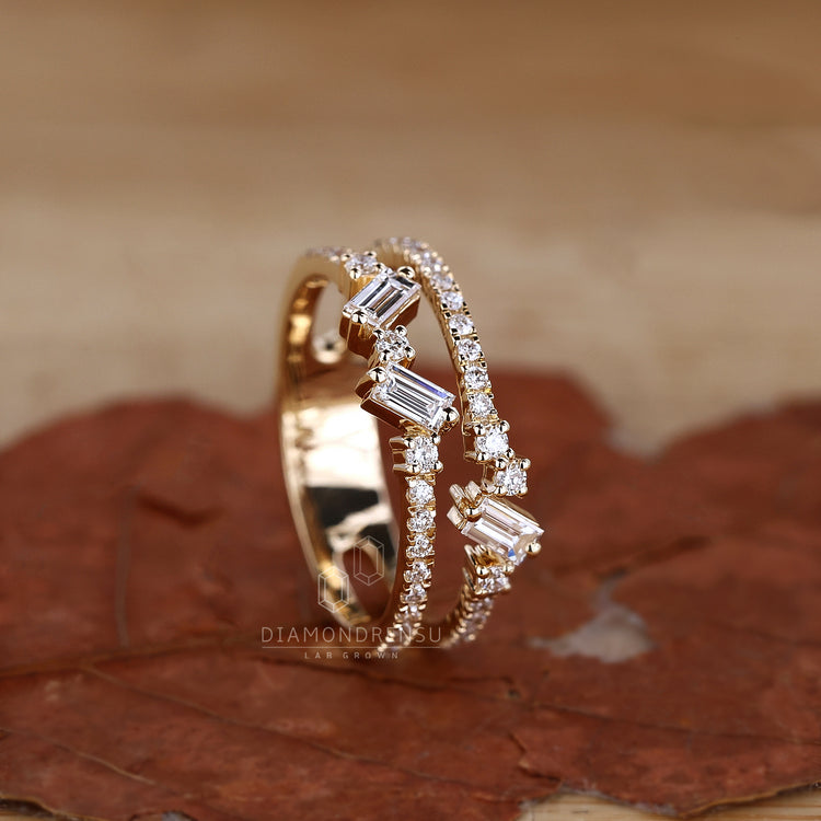 Cluster wedding band crafted for a unique bridal look.
