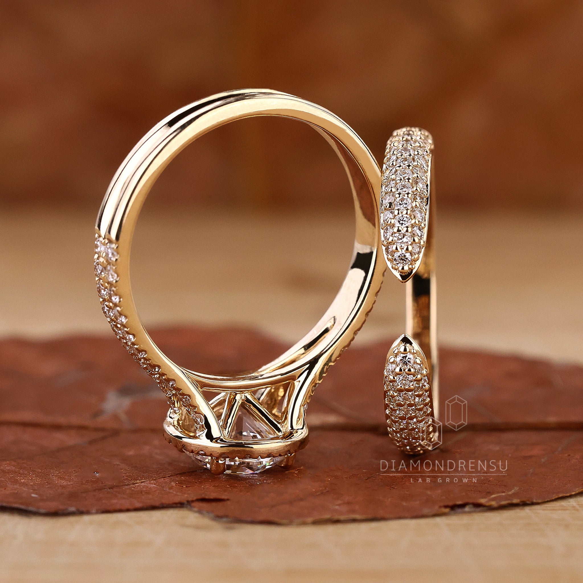 Round Prong Setting ensuring secure placement of each diamond.
