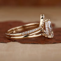 Brilliant Diamonds featured in a classic pear shaped ring.
