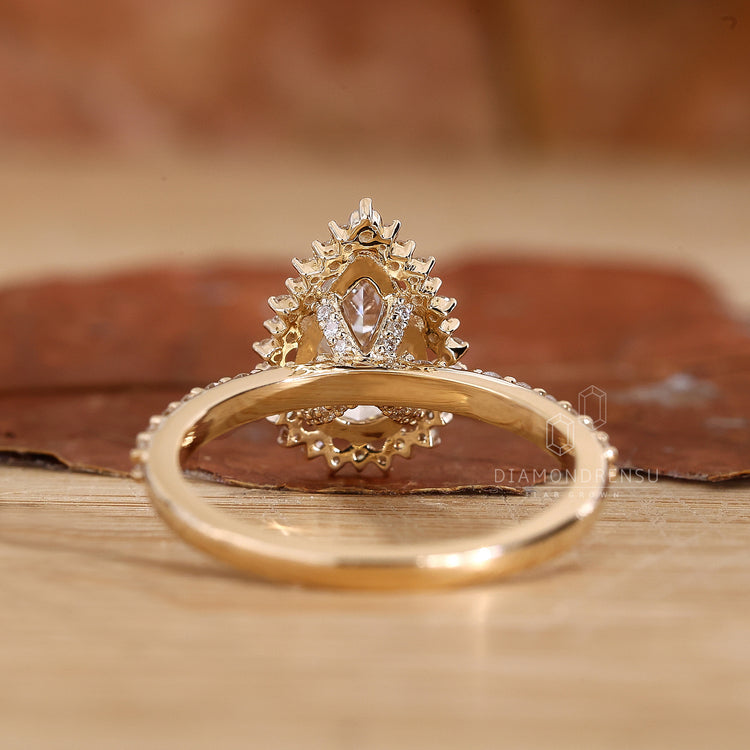 Round Diamond Engagement Ring with a classic design.