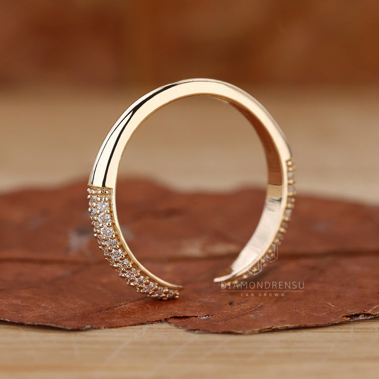 IGI Certified diamonds in a beautifully crafted wedding band.
