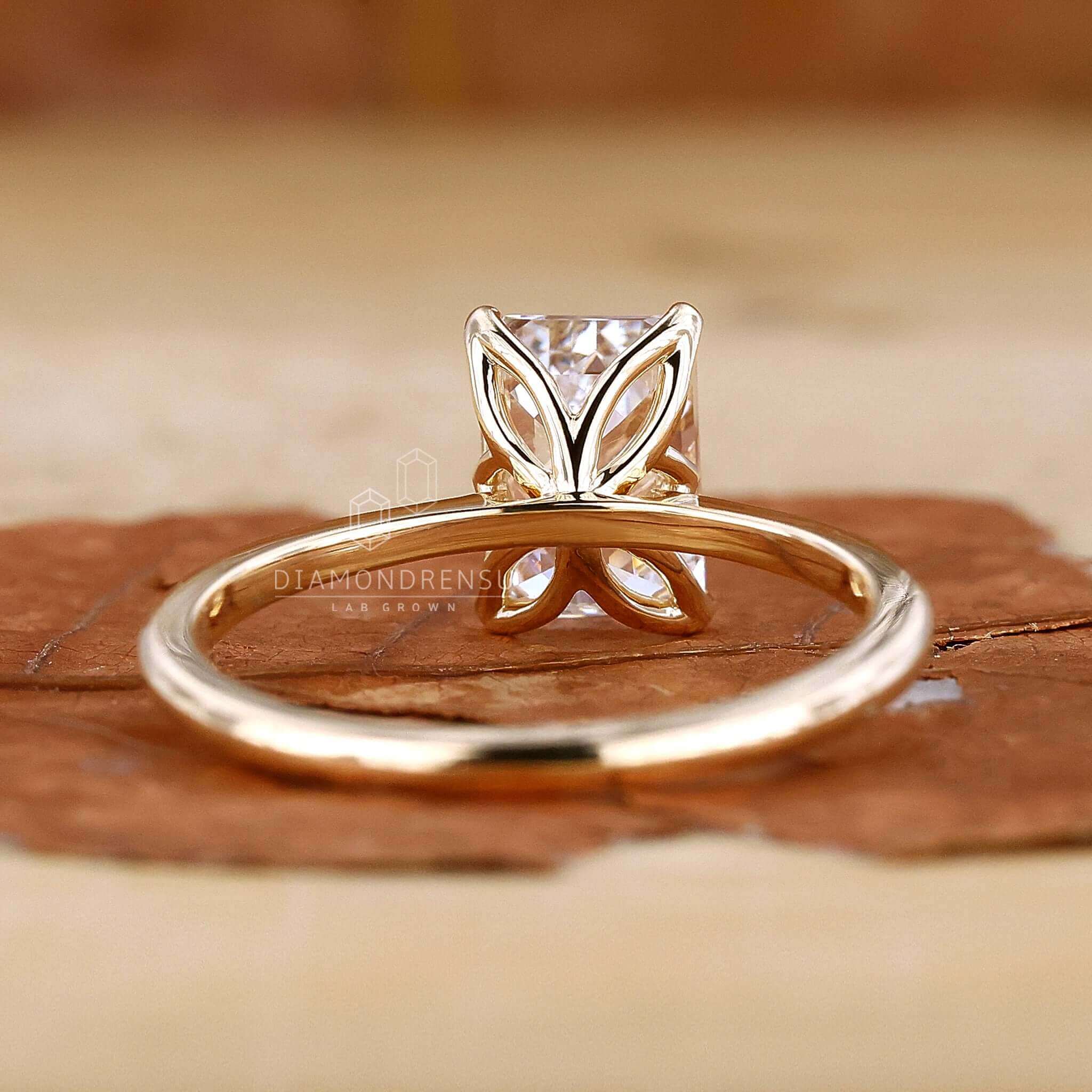 lab created diamond engagemennt ring