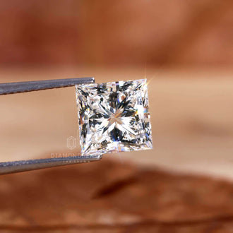 Princess cut lab grown diamond ideal for engagement and anniversary rings.