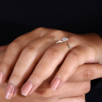 Double Prong setting for a unique and secure fit.
