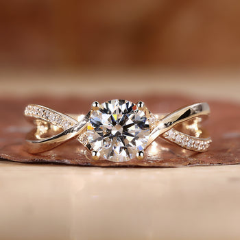 Round cut diamond ring with a timeless sparkle.
