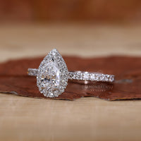 Halo ring with pave diamonds for a timeless and elegant look.
