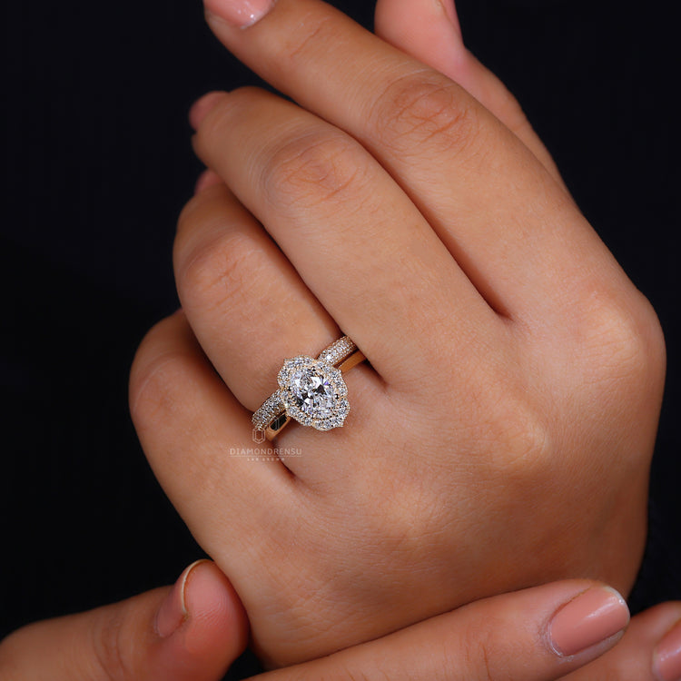 Yellow Gold Bridal Set with a unique and luxurious design.
