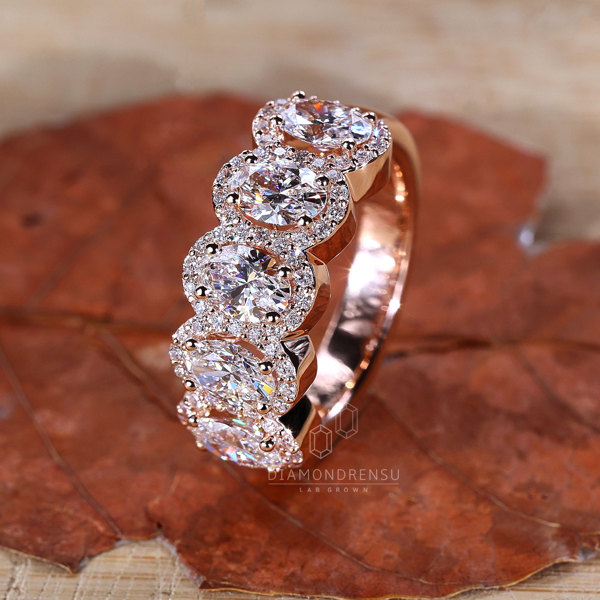 Oval diamond ring with a contemporary design and brilliant cut.
