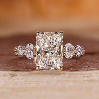 Radiant cut engagement ring featuring a stunning radiant diamond ring design.
