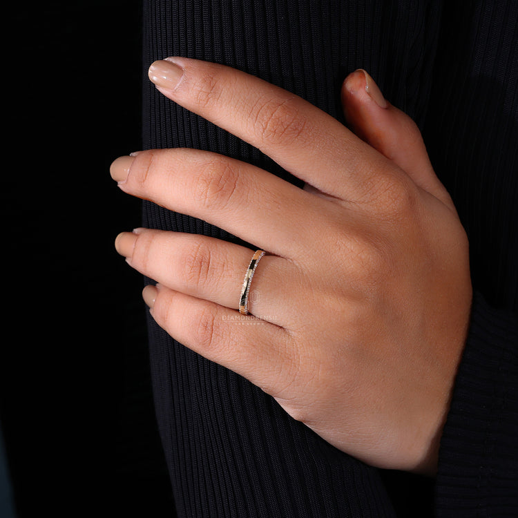 Round Cut Diamond Wedding Band with a timeless design.