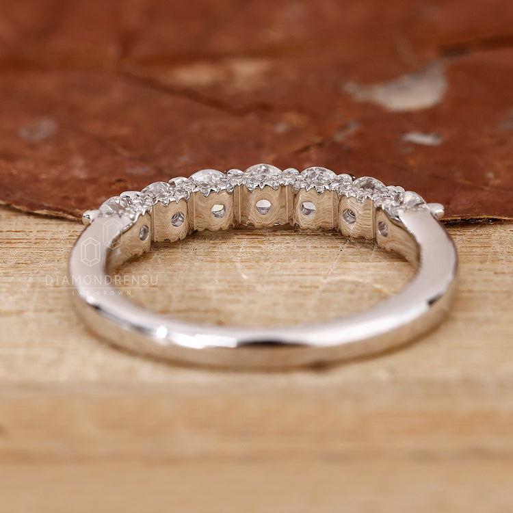 IGI Certified diamonds in a high-quality handmade band.
