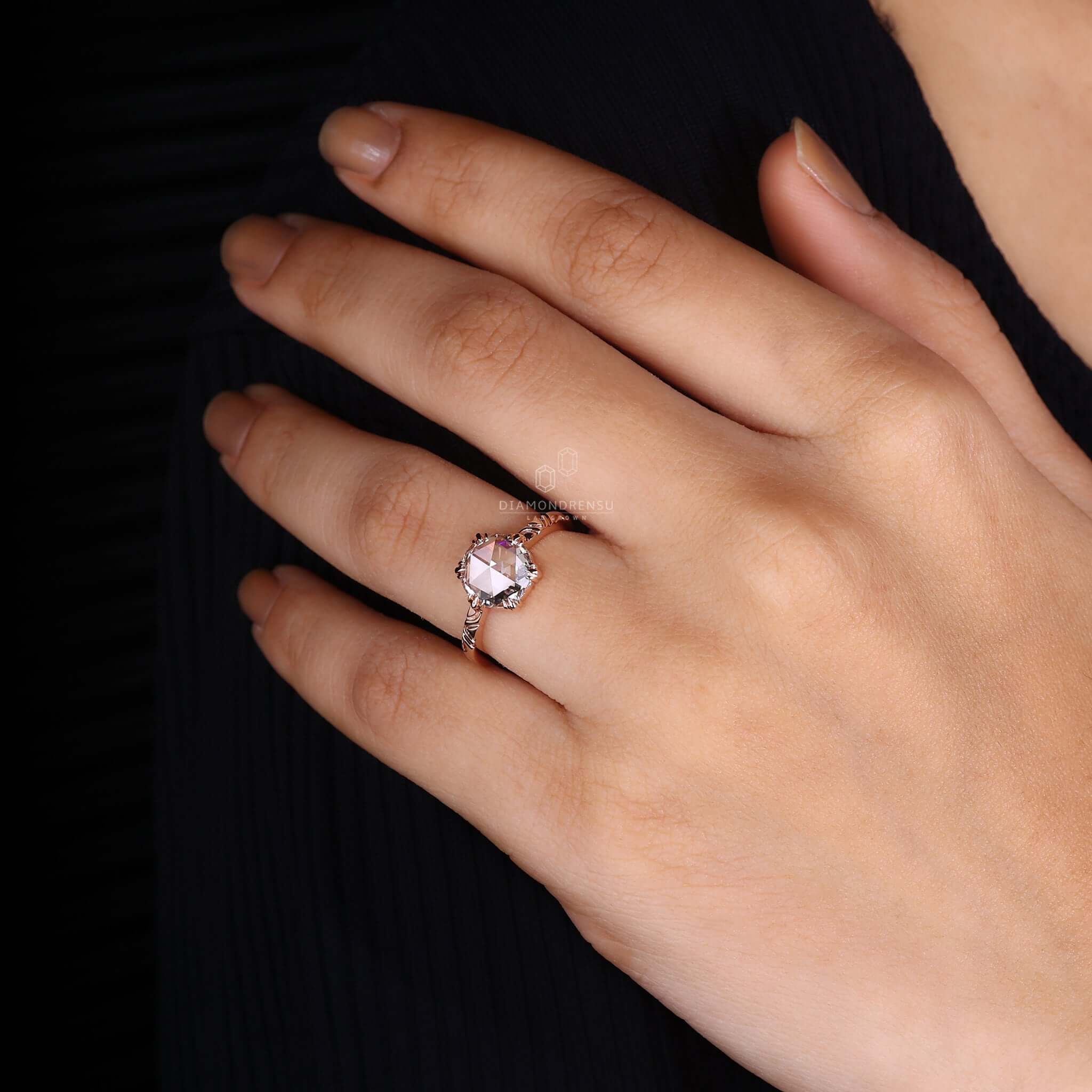 Exquisite Vintage Engagement Ring - Diamondrensu