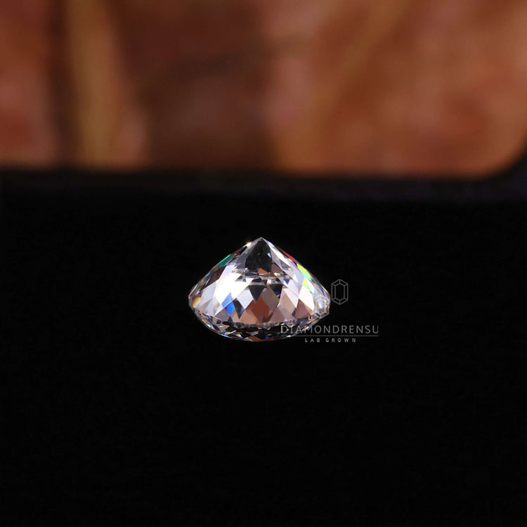 Portuguese diamond cut with 1.10 carat lab grown quality.
