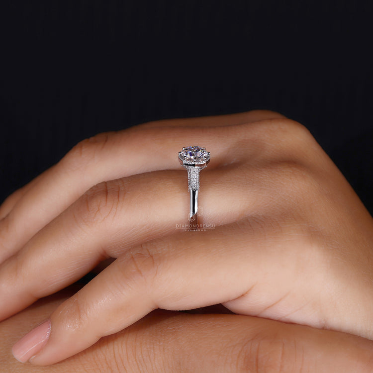 Round Diamond Ring with brilliant sparkle and design.
