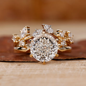 Yellow Gold Bridal Set with stunning diamond accents.

