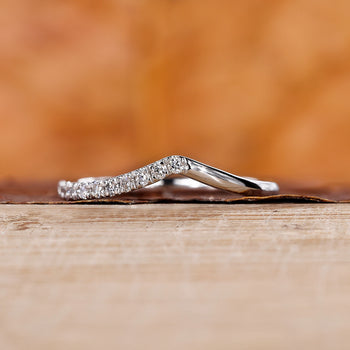 Elegant chevron band with sparkling lab-grown diamonds.
