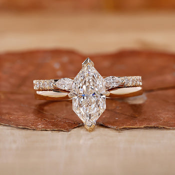 Marquise Wedding Band Set with elegant design and diamonds.
