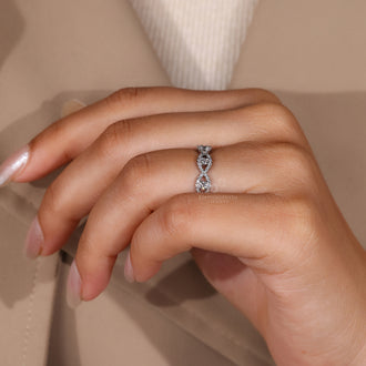 Round cut twisted band with shine.
