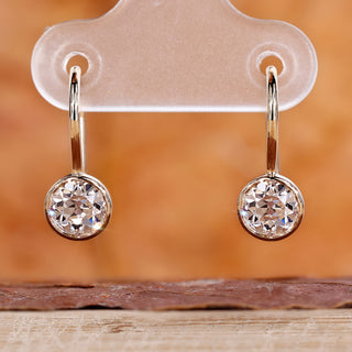 Round diamond earrings with a classic sparkle.
