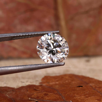 Lab grown diamond includes round cut for timeless custom pieces.