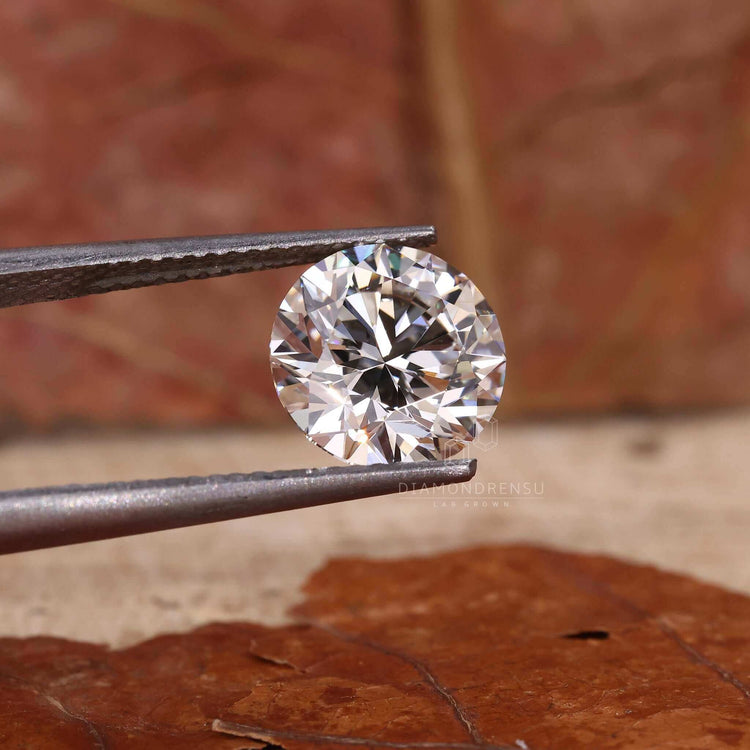 Lab grown diamond includes round cut for timeless custom pieces.
