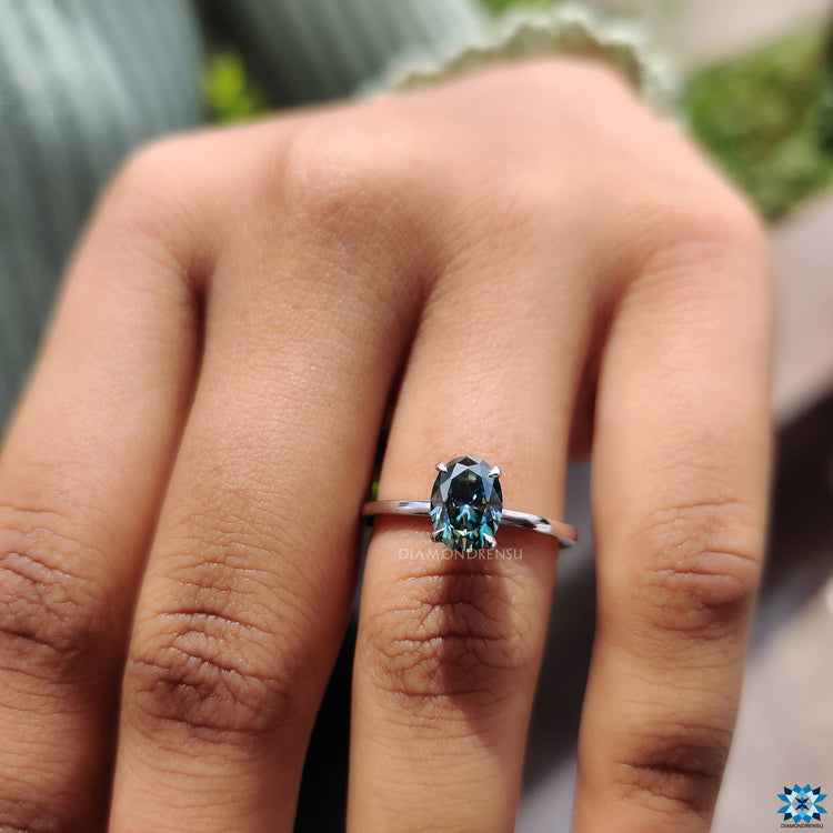 Diamondrensu engagement ring with cyan blue moissanite.
