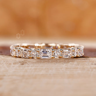Prong setting band showcasing secure and stylish diamond placement.
