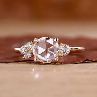 Round Cut Diamond Ring with brilliant sparkle and elegance.
