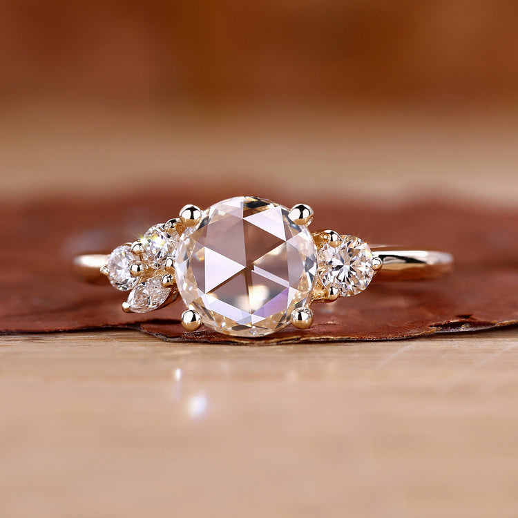 Round Cut Diamond Ring with brilliant sparkle and elegance.
