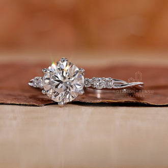 A round diamond ring with a minimalist yet luxurious design.
