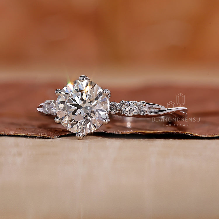 A round diamond ring with a minimalist yet luxurious design.