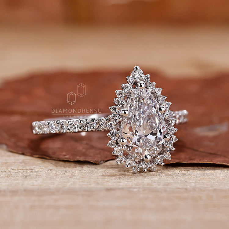 White Gold Engagement Ring with a brilliant pear diamond.