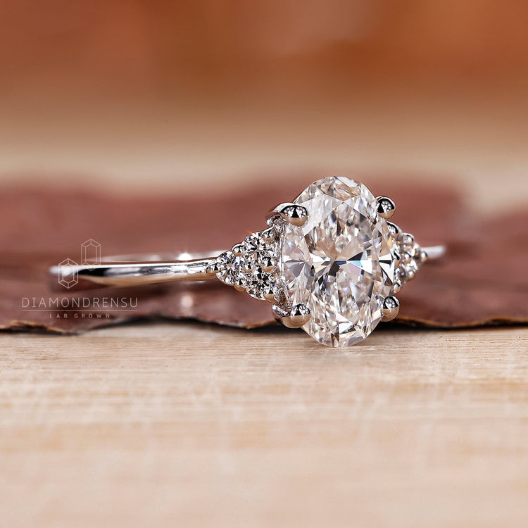 White Gold Ring featuring a sleek and modern design.